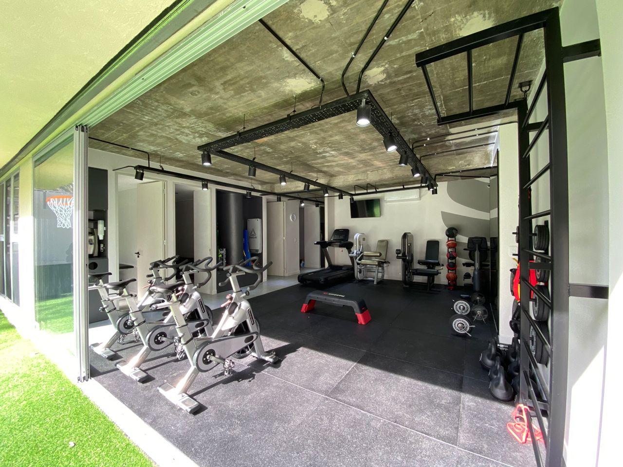 Vista completa del gimnasio HÖK